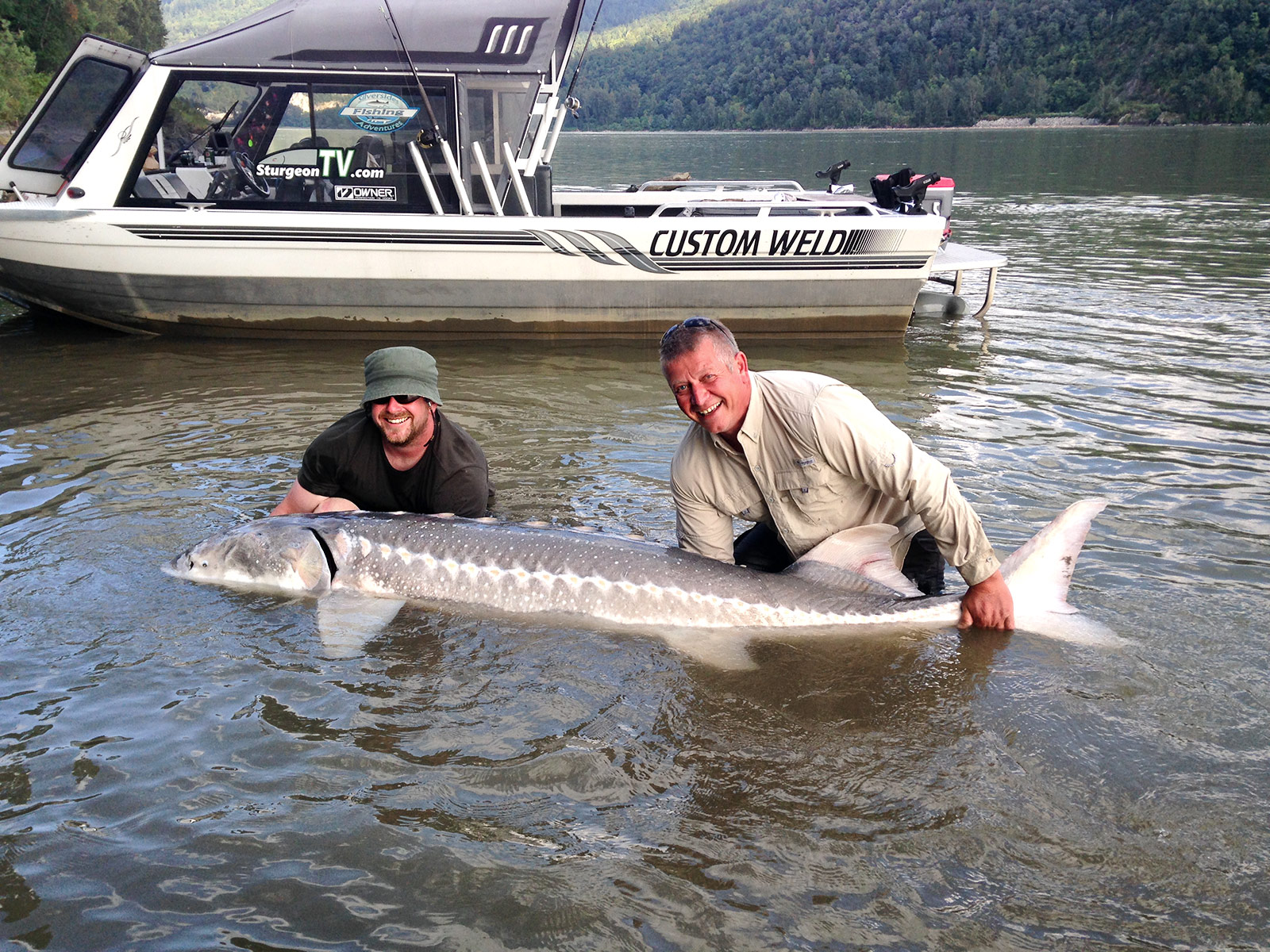 How to Catch Sturgeon - How to Fish the Fraser River for Sturgeon 